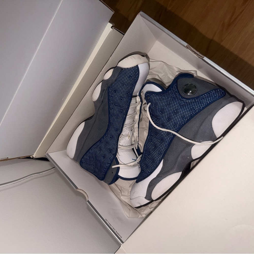 Jordan Air Retro 13 in Navy and White